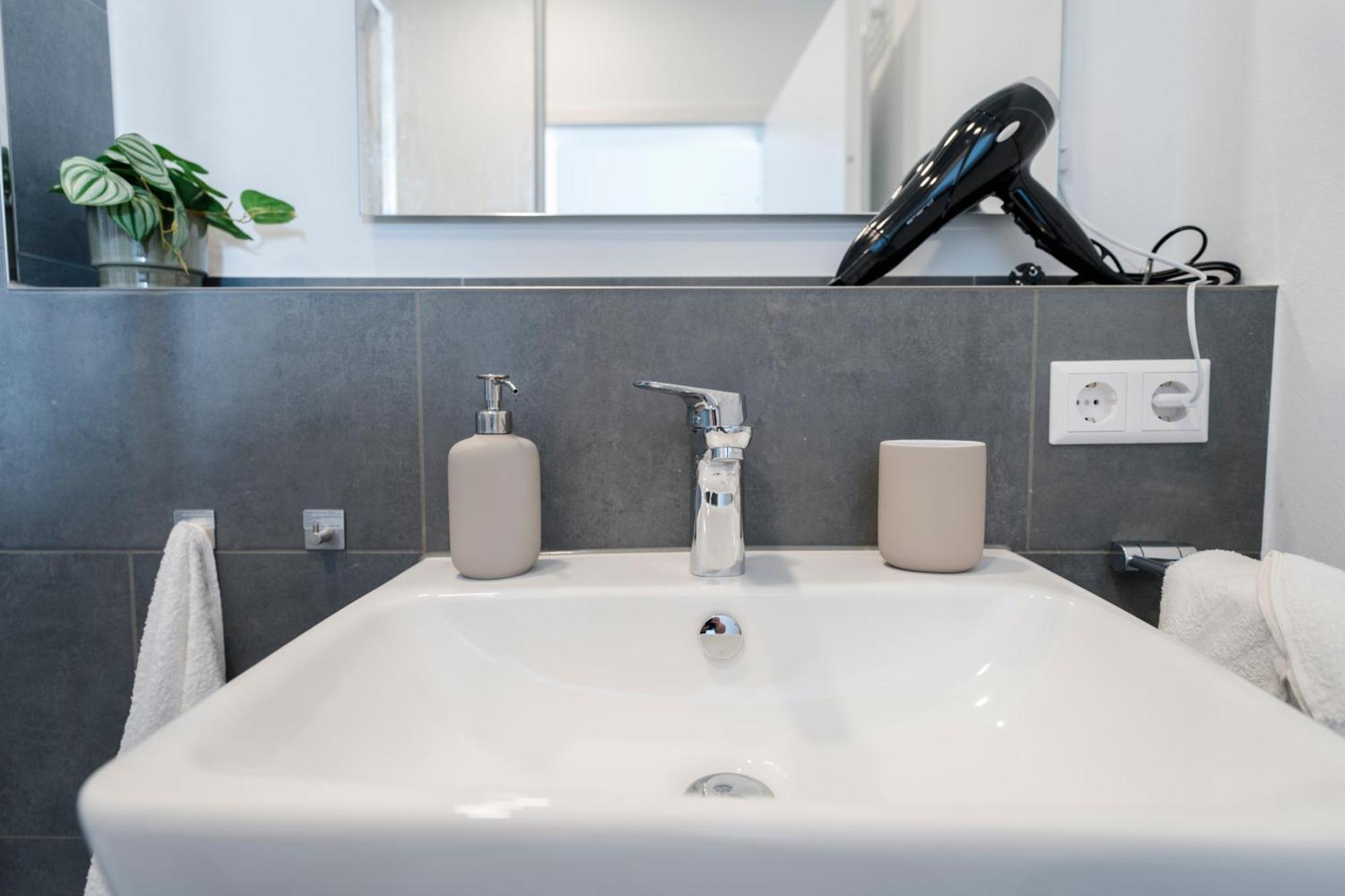 Kocasa-Apartments 02, Design, City-Center Boeblingen, Stellplatz, Balkon, Waipu-Tv Extérieur photo